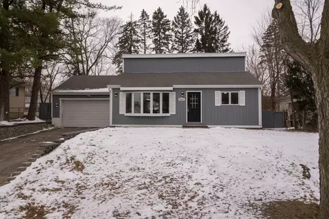 25267 W Timber Ln, Lake Villa, IL 60046