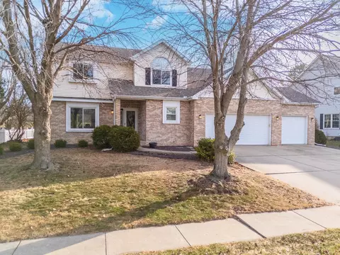 2611 Kolby Ct, Bloomington, IL 61704