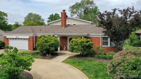 4830 Wolf Rd, Western Springs, IL 60558