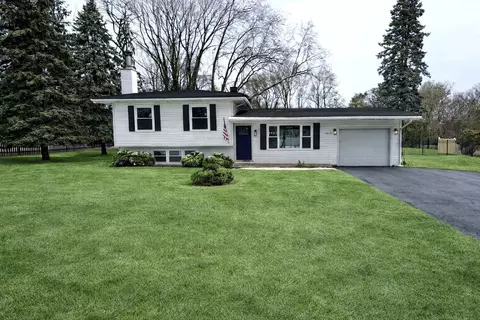 4818 Strong Rd, Crystal Lake, IL 60014