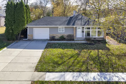 1913 Milton Ave, Northbrook, IL 60062