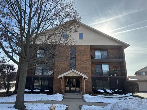 16825 81st Ct #2W, Tinley Park, IL 60477