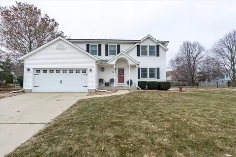 607 Old Farm Rd, Bloomington, IL 61704