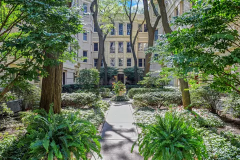 431 W Aldine Ave #10, Chicago, IL 60657