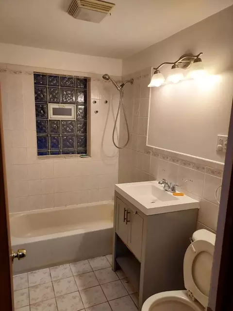 Bath - 104 E 150th St E, Harvey, IL 60426 photo 1 of 1
