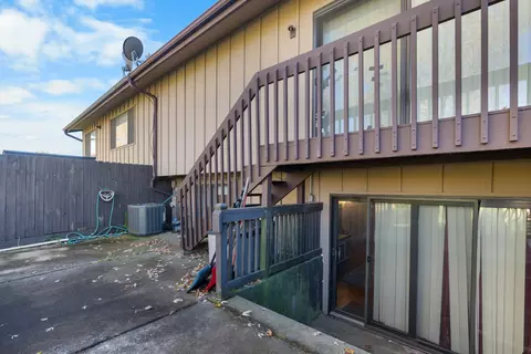 Exterior - 532 E Devon Ave, Roselle, IL 60172 photo 3 of 5
