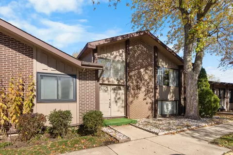 532 E Devon Ave, Roselle, IL 60172