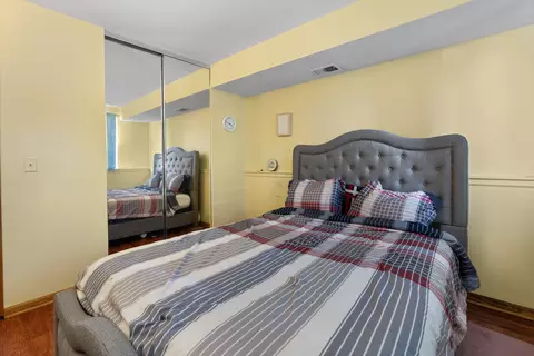 Bedroom - 532 E Devon Ave, Roselle, IL 60172 photo 3 of 4