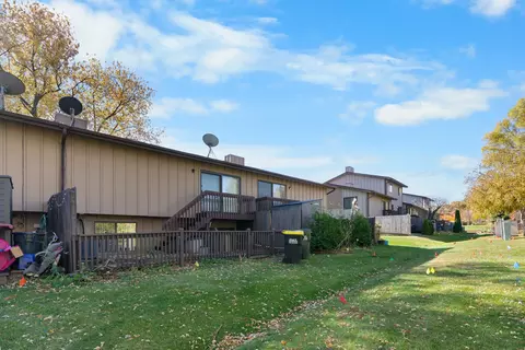 Exterior - 532 E Devon Ave, Roselle, IL 60172 photo 4 of 5