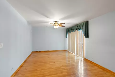 Living - 532 E Devon Ave, Roselle, IL 60172 photo 4 of 5