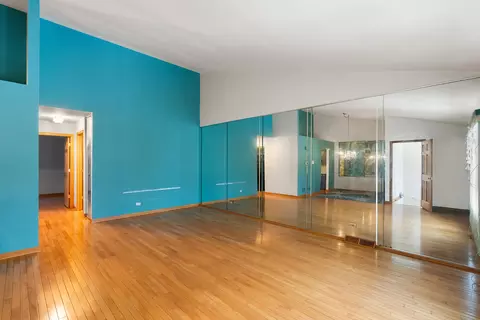 Living - 532 E Devon Ave, Roselle, IL 60172 photo 2 of 5