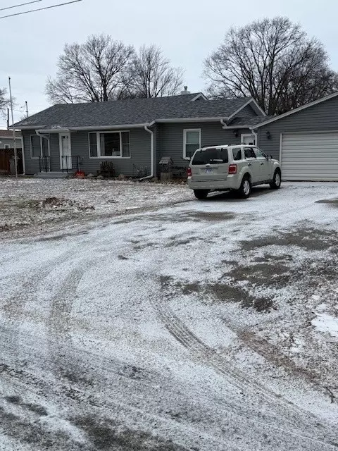 210 W South St, Sheffield, IL 61361