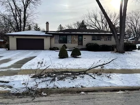 525 Bunning Dr, Downers Grove, IL 60516