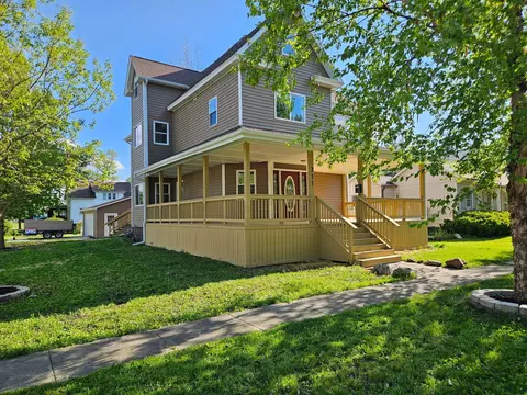 215 E Sale St, Tuscola, IL 61953