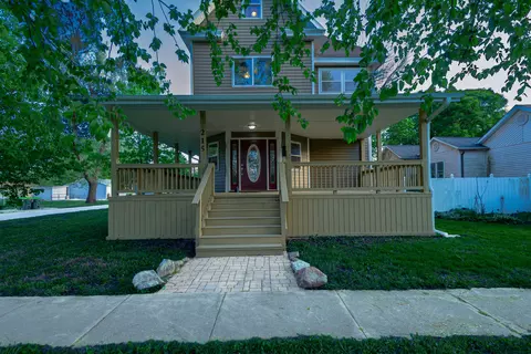 215 E Sale St, Tuscola, IL 61953