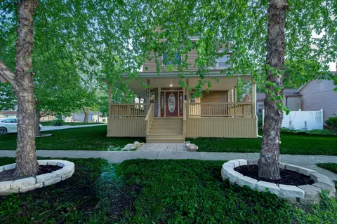 215 E Sale St, Tuscola, IL 61953