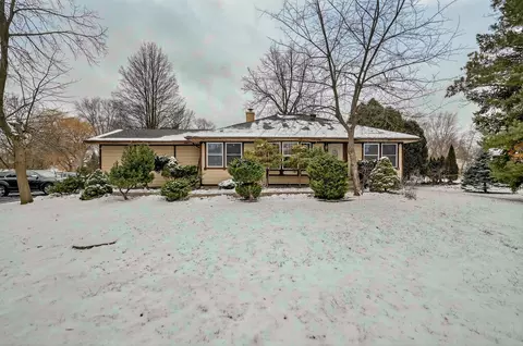 1748 N Windsor Dr, Arlington Heights, IL 60004