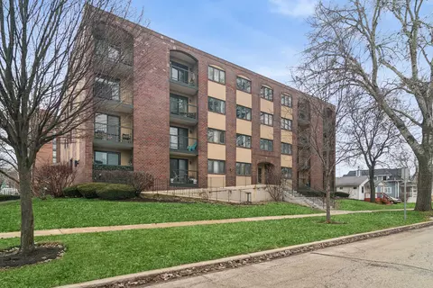 104 N Pine Ave #404, Arlington Heights, IL 60004
