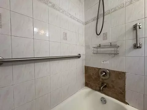 Bath - 1529 N Hillside Ave, Berkeley, IL 60163 photo 2 of 2