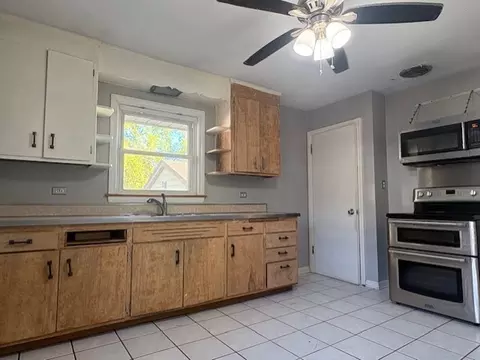 Kitchen - 1529 N Hillside Ave, Berkeley, IL 60163 photo 2 of 2