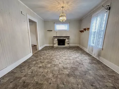 Living - 1441 S Float Ave, Freeport, IL 61032 photo 3 of 3