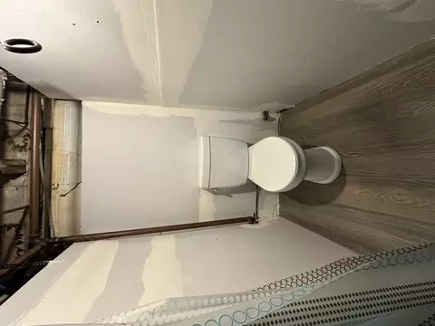 Bath - 1441 S Float Ave, Freeport, IL 61032 photo 3 of 3