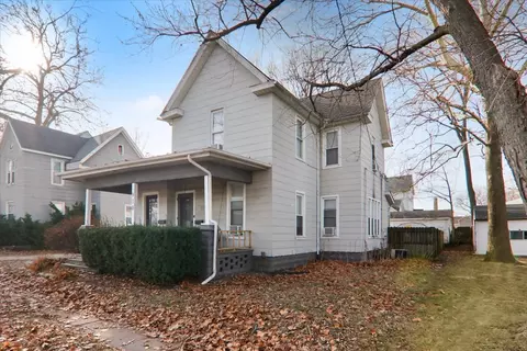 910 N Center St, Bloomington, IL 61701 photo 2