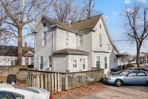 910 N Center St, Bloomington, IL 61701 photo 4