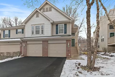 61 Samuel Dr, Streamwood, IL 60107