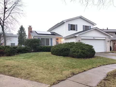 7 Blue Jay Ct, Woodridge, IL 60517