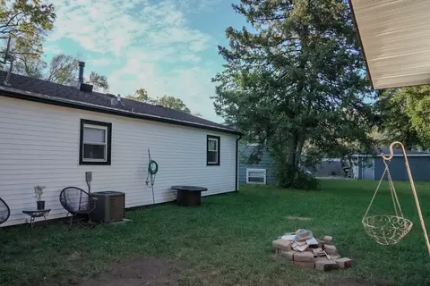 Exterior - 15315 Cherry Ln, Markham, IL 60428 photo 6 of 7