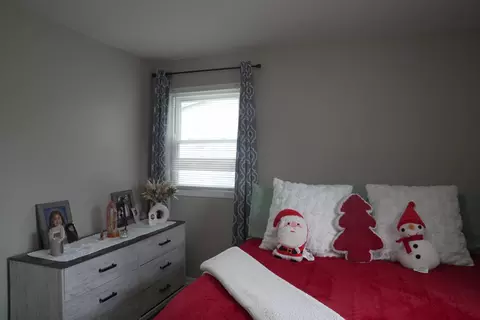 Bedroom - 15315 Cherry Ln, Markham, IL 60428 photo 3 of 6