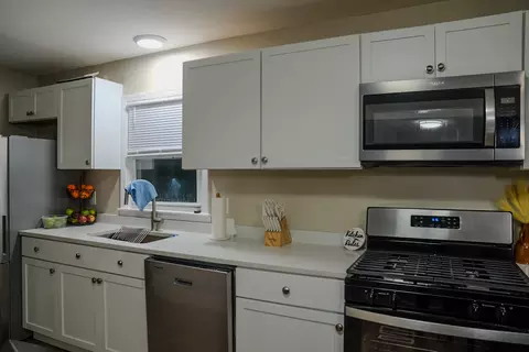 Kitchen - 15315 Cherry Ln, Markham, IL 60428 photo 2 of 3