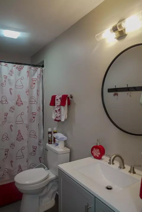 Bath - 15315 Cherry Ln, Markham, IL 60428 photo 1 of 2
