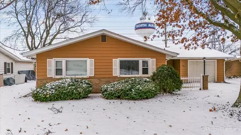 504 Princeton Dr, North Aurora, IL 60542