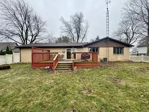 Exterior - 206 E Warren St, Le Roy, IL 61752 photo 2 of 2