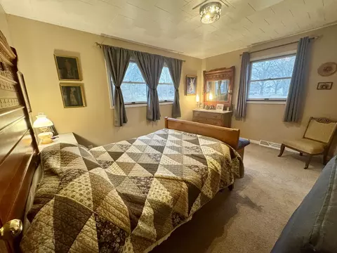 Bedroom - 206 E Warren St, Le Roy, IL 61752 photo 2 of 4