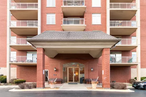 8440 Callie Ave #C405, Morton Grove, IL 60053