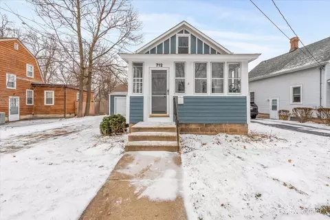 712 S 5th St, Saint Charles, IL 60174