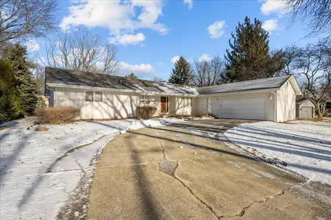 36 Winthrop New Rd, Sugar Grove, IL 60554