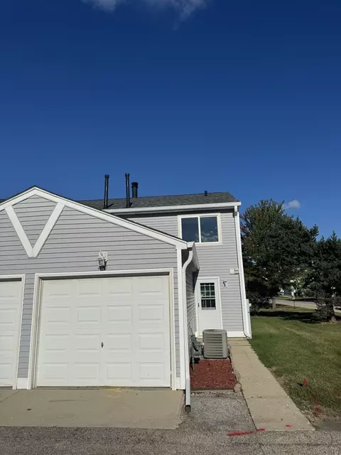 420 Meadowgreen Ln, Round Lake Beach, IL 60073