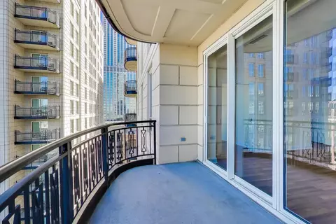Exterior - 10 E Delaware Pl #20A, Chicago, IL 60610 photo 4 of 10