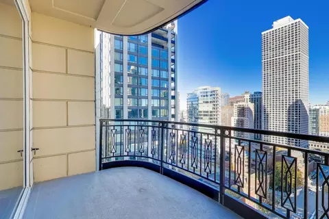 Exterior - 10 E Delaware Pl #20A, Chicago, IL 60610 photo 3 of 10