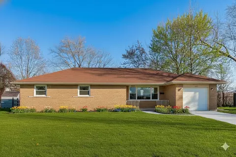 623 N Benton St, Palatine, IL 60067