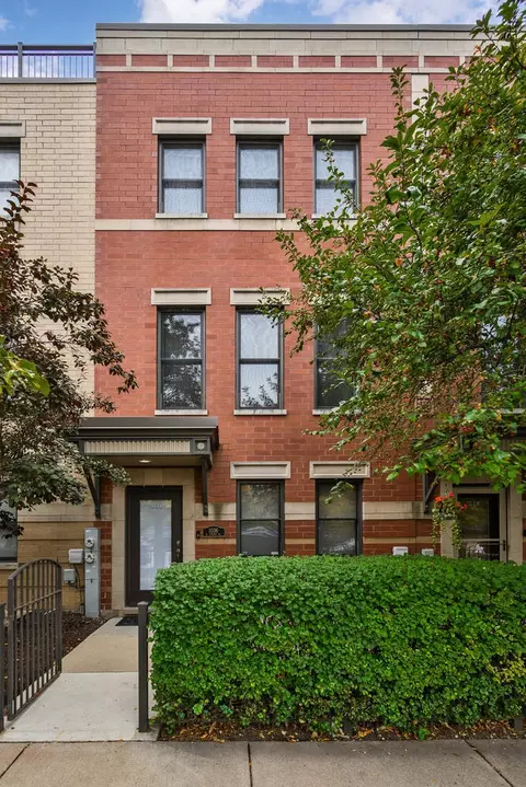 1036 N Crosby St, Chicago, IL 60610