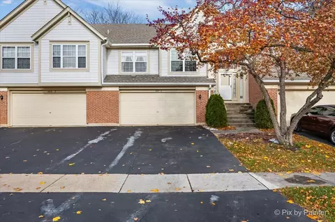 445 Cromwell Cir #3, Bartlett, IL 60103