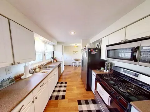 Kitchen - 17 Greenlawn Dr, Kankakee, IL 60901 photo 1 of 4