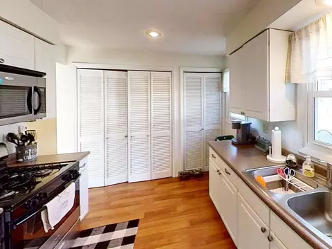 Kitchen - 17 Greenlawn Dr, Kankakee, IL 60901 photo 4 of 4