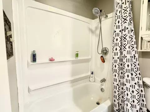 Bath - 17 Greenlawn Dr, Kankakee, IL 60901 photo 1 of 1