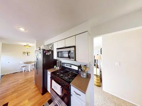 Kitchen - 17 Greenlawn Dr, Kankakee, IL 60901 photo 3 of 4
